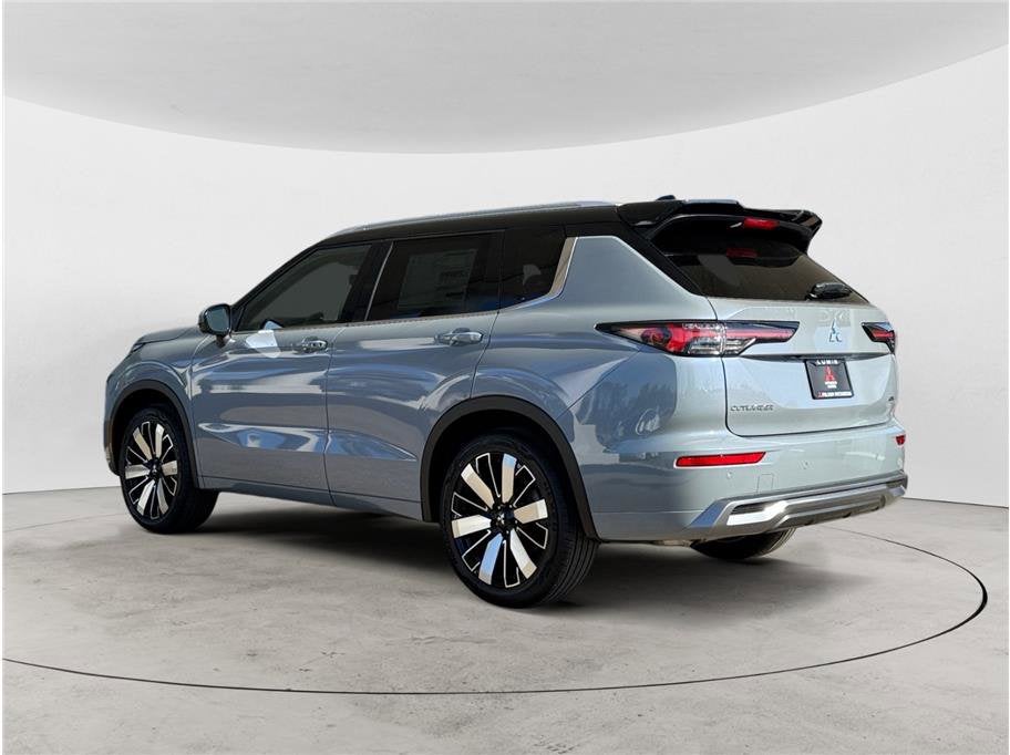 2026 Mitsubishi Outlander — rear three-quarter view